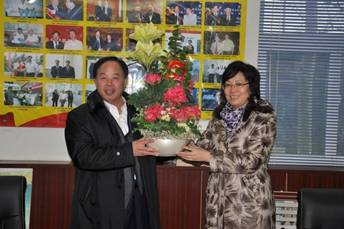 區(qū)委書記、區(qū)人大常委會主任畢榮青到我公司走訪慰問