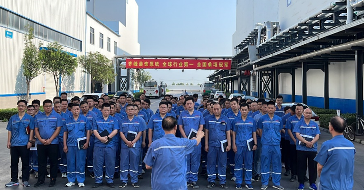 公司召開技術(shù)創(chuàng)新、設(shè)備改造現(xiàn)場會